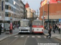 Autobusy Karosa ev.č.9510 a 9518 společnosti Hotliner na lince náhradní dopravy v zastávce Florenc. | 28.4.2011