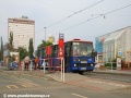 V zastávce Invalidovna stanicuje autobus ev.č.9538 společnosti Hotliner na lince X-8. | 28.4.2011