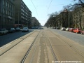 Původní podoba tratě v Sokolovské ulici v úseku zastávek Poliklinika Vysočany a U Svobodárny (dnes Divadlo Gong). | 26.7.2004