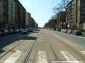 Původní podoba tratě v Sokolovské ulici v úseku zastávek Poliklinika Vysočany a U Svobodárny (dnes Divadlo Gong). | 26.7.2004
