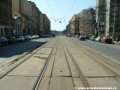 Původní podoba tratě v Sokolovské ulici v úseku zastávek U Svobodárny (dnes Divadlo Gong) a Balabenka. | 26.7.2004