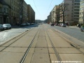 Původní podoba tratě v Sokolovské ulici v úseku zastávek U Svobodárny (dnes Divadlo Gong) a Balabenka. | 26.7.2004