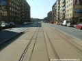 Původní podoba tratě v Sokolovské ulici v úseku zastávek U Svobodárny (dnes Divadlo Gong) a Balabenka. | 26.7.2004