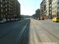 Původní podoba tratě v Sokolovské ulici v úseku zastávek U Svobodárny (dnes Divadlo Gong) a Balabenka. | 26.7.2004