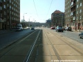 Původní podoba tratě v Sokolovské ulici v úseku zastávek U Svobodárny (dnes Divadlo Gong) a Balabenka. | 26.7.2004