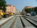 Rekonstruovaná trať v Sokolovské ulici v úseku vznikajících zastávek Poliklinika Vysočany a Nádraží Vysočany. | 1.9.2005