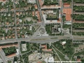 Letecký snímek názorně ukazuje proměny uličního prostoru v okolí stanice metra Strašnická s přeloženou tramvajovou tratí. | 2003