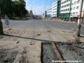 Třicet tři let od ukončení provozu tramvají v ulici Na Pankráci před stanicí metra Pankrác dochází k likvidaci zachovalé části kolejí. | 23.7.2007