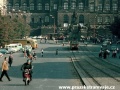 Fotograf ušel pár metrů, otočil se a vyfotografoval Václavské náměstí tentokrát směrem k Národnímu muzeu. | 1967