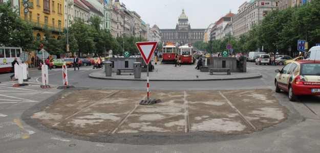 Dej přednost v jízdě na Václavském náměstí... Tramvajím? Snad jednou ano... | 29.4.2014