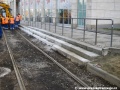 Součástí výměny oblouku Škrétova bylo také odříznutí možných kolizních částí obrubníků v blízkosti tramvajové koleje. | 12.3.2011