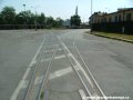 Průběžná vlečková kolej míří přímým směrem do holešovického přístavu, vpravo odbočuje vlečka Pražských pekáren a mlýnů | 7.8.2004