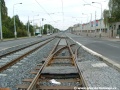 V rozjezdové výhybce odbočuje pravým obloukem vjezdová kolej do vozovny Motol, přímo pokračuje tramvajová trať k zastávce Vozovna Motol