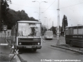 Důležitým přestupním bodem mezi tramvajemi a autobusy jedoucími na sídliště Řepy bývala Kotlářka, ve zdejším autobusovém terminálu vyčkává Karosa B 732.20 #5202 na lince 219 v sousedství pojízdné jídelny zřízené z Ikarusu 280.08. | 1988