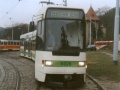 Prototypový vůz RT6N1 ev.č.0028 v původním zeleno-bílém barevném schématu manipuluje v původní smyčce Hlubočepy. | 1994
