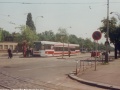 Prototypový vůz RT6N1 ev.č.0028 v červeno-bílém provedení nátěru na vloženém spoji odkloněné linky 3 ve výstupní zastávce Olšanské hřbitovy. | 30.5.1996