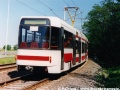 Prototypový vůz RT6N1 ev.č.0028 na vloženém spoji linky 3 vyčkává na uvolnění smyčky Sídliště Modřany. | 31.5.1996