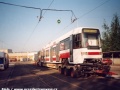Prototypový vůz RT6N1 ev.č.0028 po návratu z prezentace v Dopravním podniku měst Mostu a Litvínova na návěsu v areálu Ústředních dílen DP Praha. | květen 1996