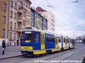 Prototypový vůz RT8D5M ev.č.0029 projíždí na Palmovce ulicí Na Žertvách. | 13.4.1995