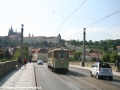 Salónní motorový vůz ev.č.200 s primátorem Pavlem Bémem na palubě přejíždí přes Mánesův most pod siluetou Pražského hradu | 26.5.2010