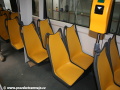 Interiér druhého článku vozu Škoda 15T ForCity je opatřen umělohmotnými sedáky v kombinaci žluté a šedé barvy. | 11.9.2008