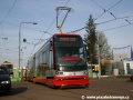 Prototyp vozu Škoda 15T ForCity ve vratech vozovny tramvají | 9.4.2009