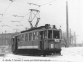 Souprava motorového vozu ev.č.2208 a vlečného vozu vypravená na linku X27 vyčkává na čas odjezdu ve smyčce Radošovická | 20.1.1973