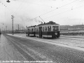 Souprava dvojčitých vozů ev.č.3001+3002 dodaná v roce 1930 projíždí na lince 5 tratí v okolí zastávky Školka. | okolo 1948