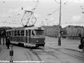 Do zastávky na Palackého náměstí odbočuje z nábřeží vůz T3.1 ev.č.6009 vypravený na linku 18, vzniklý přestavbou z vozu T1 ev.č.5009. | 5.6.1976