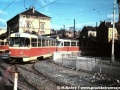 Souprava vozů T3.1 ev.č.6022+6023 vypravená na linku 27 obrací na dočasném vratném trojúhelníku v Kotevní ulici u zastávek Plzeňka. | 3.2.1985