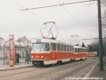 Souprava vozů T3.1 ev.č.6092+T3 ev.č.6228 vypravená na záložní vlak stanicuje v zastávce Pražský Hrad. | 17.2.1998