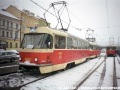 Souprava vozů T3 ev.č.6092+6383 vypravená na linku 7 stanicuje v zastávce Otakarova. | 23.02.2001