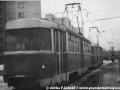 V zastávce Červený Vrch vidíme souprava vozů T3 s řízeným vozem ev.č.6159 na lince 2. Stav vozu dokládá, jak také vozy v Praze jeden čas vypadaly... | 80. léta
