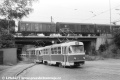 Souprava vozů T3 #6408+6399 vypravená na linku 4 opouští na Zahradním Městě podjezd pod železniční tratí | 22.7.1978