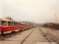 Vyřazený vůz T3 ev.č.6456 v konvoji ostatních vyřazených vozů v areálu nádraží ČD Praha-Smíchov. | 24.2.1997