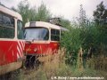Vyřazený vůz T3 ev.č.6497 odstavený za vyřazeným sněhovým pluhem T3 ev.č.5647 v areálu nádraží ČD Praha-Smíchov. | 31.8.1995