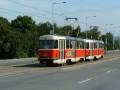 Souprava vozů T3 ev.č.6514+T3SU ev.č.7012 vypravená na linku 22 klesá Bělohorskou ulicí od Vypichu k zastávce Říčanova. | 27.8.2005