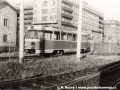 Vyřazený vůz T3 ev.č.6540 odstavený na spojovací koleji mezi tramvajovou tratí a nádražím ČSD Praha-Smíchov. | 6.1.1991