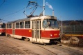 Na kolejové harfě vozovny Motol odstavená souprava vozů T3 ev.č.6547+6578 s jednolištovými sběrači KE13. | jaro 1994