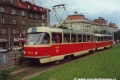 Souprava vozů T3 ev.č.6604+6605 vypravená na linku 42 obsluhující strahovský stadion během návštěvy papeže Jana Pavla II. vjíždí do smyčky Dlabačov, ovládaná legendární motolskou paní výpravčí Jindřiškou Mikulíkovou. | 20.5.1995