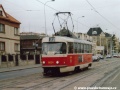 Vůz T3 ev.č.6634 vypravený na linku 32 míří na zvýšeném tělese ve středu ulice V Olšinách ke křižovatce Průběžná. | 18.11.2003