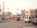Souprava strašnických vozů T3 ev.č.6662+6664 vypravená na linku 6 vjíždí do smyčky Radošovická | 10.4.1996