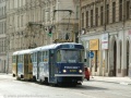 Souprava vozů T3 ev.č.6746+6747 vypravená na odkloněnou linku 10 překonala světelně řízenou křižovatku s Kartouzskou ulicí a pokračuje k zastávce Arbesovo náměstí | 17.10.2004