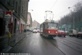Do zastávky Křížová ve směru do centra vjíždí vůz T3 #6772 vypravený kobyliskou vozovnou na linku 14. Nástup do tramvaje v této zastávce bez nástupního ostrůvku mezi rozjetými automobily byl občas pro cestující adrenalinovým zážitkem. | 24.3.2001