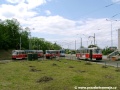 Souprava vozů T3 ev.č.6815+6940 vypravená na linku 17 na vnější koleji smyčky Levského, vůz T3M2-DVC ev.č.8077 na lince 21 na vnitřní koleji, vůz Škoda 14T ev.č.9111 na lince 3 stojí na traťové koleji sloužící nyní jako vnitřní kolej smyčky a vůz T3SUCS ev.č.7102 odstavený pro závadu na koncové části plánované traťové koleje | 21.5.2006