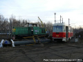 Vyřazená lokomotiva T 334.0 v sousedství s vozem T3 ev.č.6862 na šrotišti Trojek a.s. | 2.12.2011