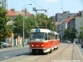 Souprava vozů T3 ev.č.6864+6879 vypravená na linku 3 opustila tehdejší zastávku Oblouková a míří k mostu nad potokem Botičem. | 30.7.2004