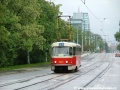 Vůz T3 ev.č.6876 vypravený na linku 25 uhání po velkoplošných panelech BKV na Palmovku | 30.5.2006