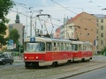 Před vjezdovou výhybkou do smyčky Vysočanská vyčkává na signál volno souprava vozů T3 ev.č.6878+6876 vypravená na linku 8. | 26.7.2004