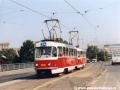 Souprava vozů T3 ev.č.6888+6889 vypravená na linku 34 projíždí jižním Hlávkovým mostem od Vltavské | 23.6.2003